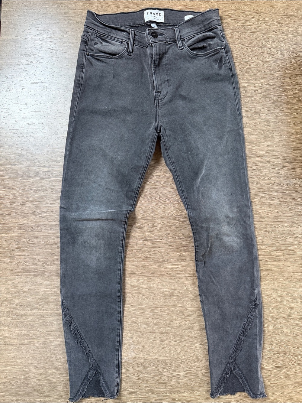 Frame Denim Women's Le High Skinny Jeans Faded Black frayed hem Sz 28